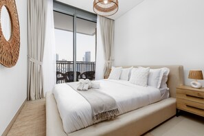 2 chambres, décoration personnalisée, fer et planche à repasser