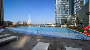 Outdoor pool - Waves - High-Rise Elegance: 2BR Apt with Marina Views (Dubai)