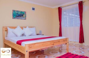 Decoración personalizada, muebles diferentes y cortinas blackout