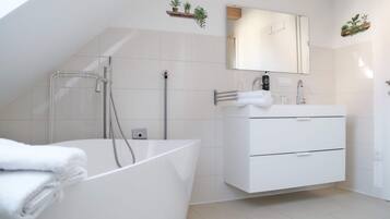 Grand Condo, 2 Bedrooms | Bathroom | Free toiletries, hair dryer, towels, toilet paper
