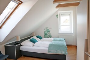 Condo Grand, 2 habitaciones | 1 habitación, espacio para trabajar con laptop y insonorización