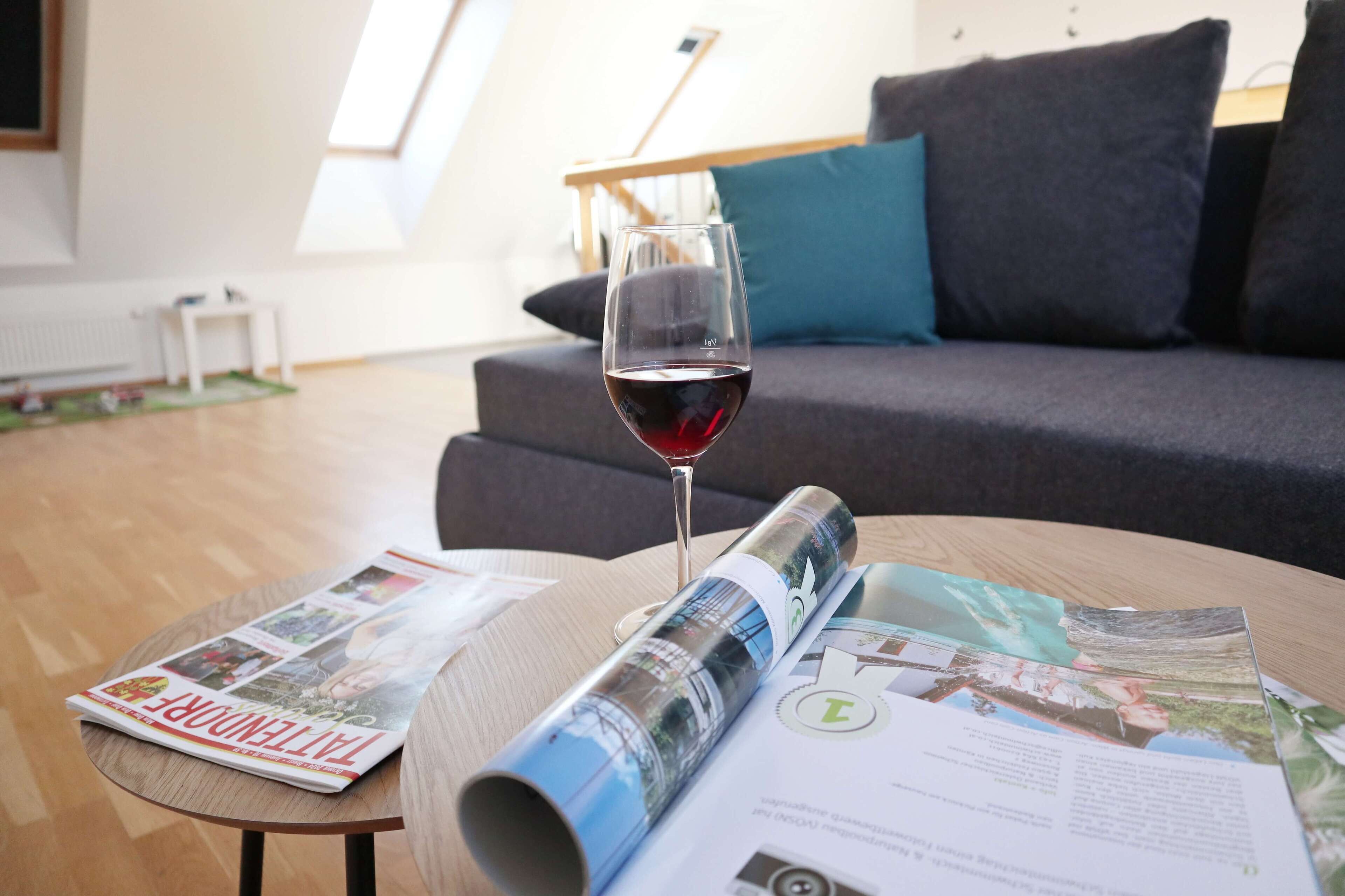 Grand Condo, 2 Bedrooms | Living area