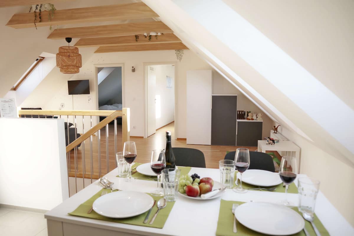 Kondominium Grand, 2 kamar tidur | Makan di kamar