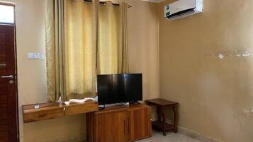 Comfort Double or Twin Room, Garden View | Iron/ironing board, free WiFi