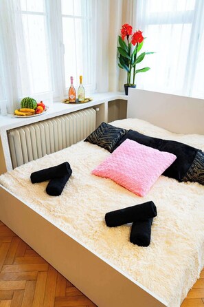 3 bedrooms, iron/ironing board, WiFi, bed sheets