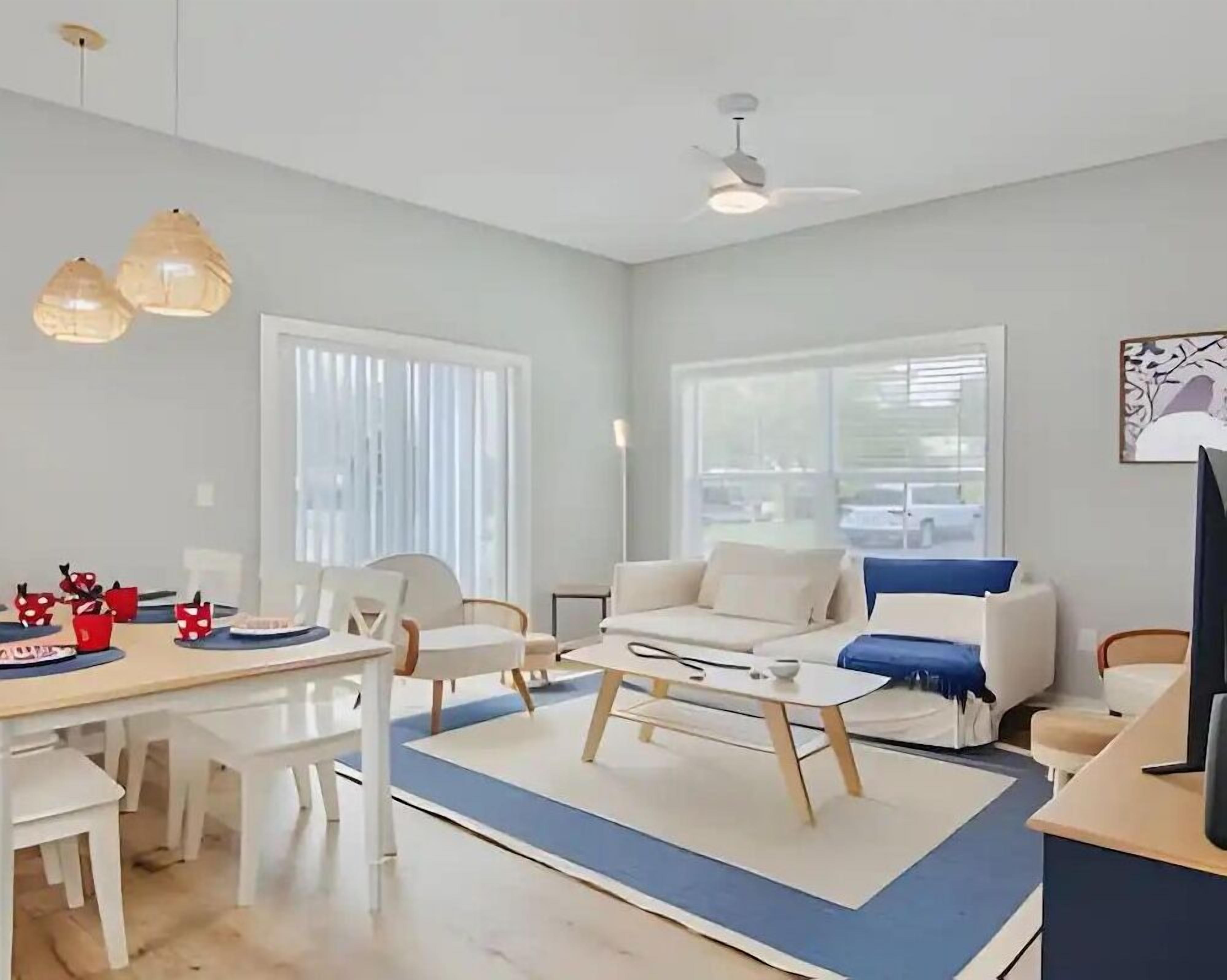 This townhouse is a 4 bedroom(s), 3 bathrooms, located in Kissimmee, FL.