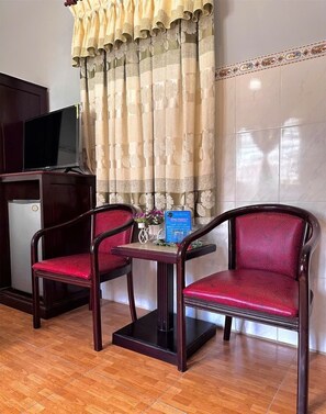 Hypo-allergenic bedding, individually furnished, desk, soundproofing - Nam Đô 2 Hotel (Can Tho)