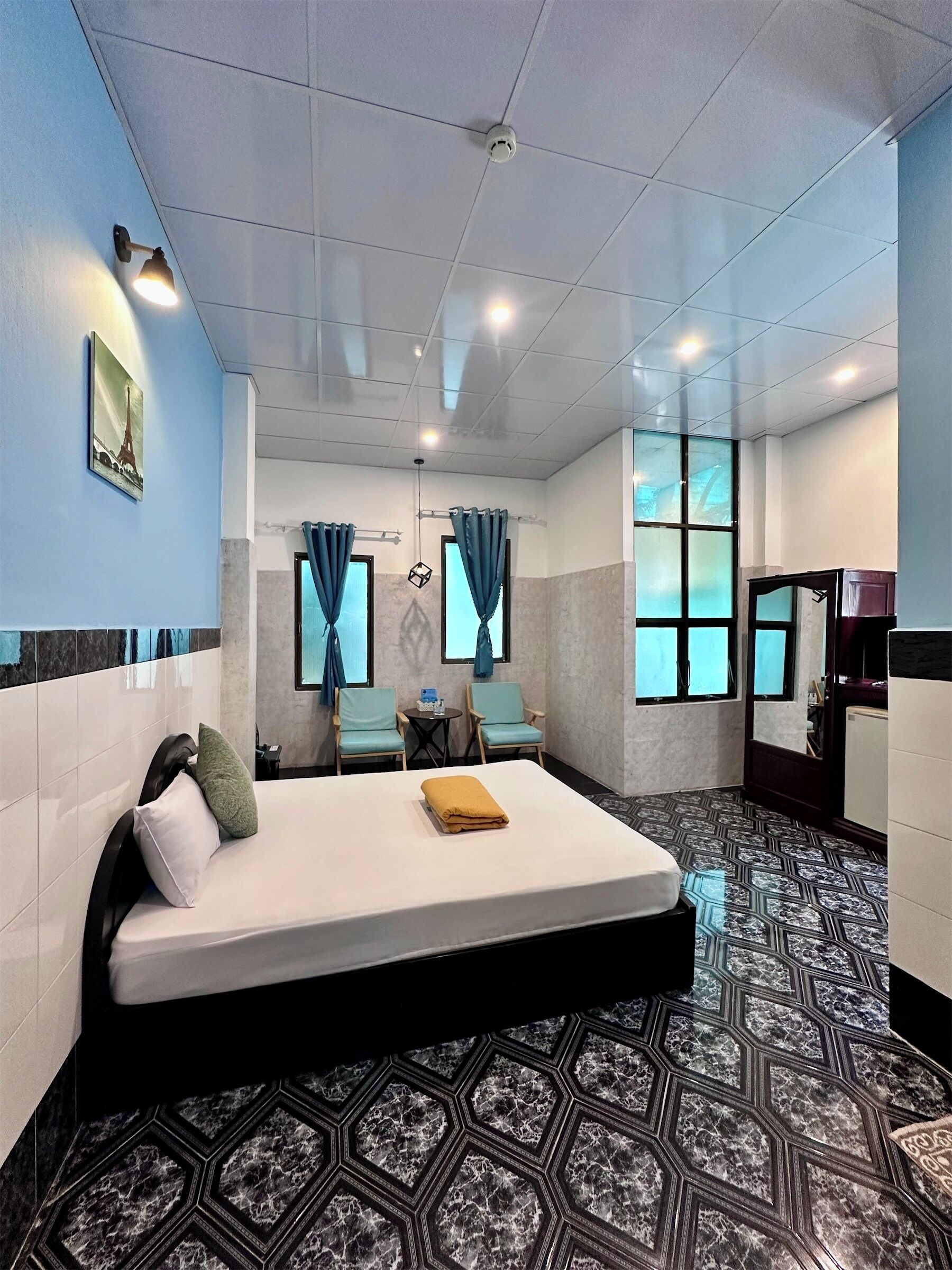 Habitació urbana, vistes a la ciutat | Roba de llit hipoal·lergògena i decoració individual 