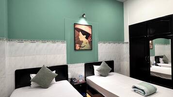 Design Double or Twin Room | Hypo-allergenic bedding, individually decorated, individually furnished