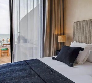 Habitación doble estándar, vista a la laguna | Ropa de cama de alta calidad y caja de seguridad en la habitación 