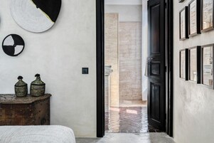 Luxury Suite, Sea View | Premium bedding, in-room safe, soundproofing, free WiFi