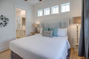 2 soverom, strykejern/-brett, reiseseng for barn og wi-fi