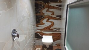 Superior Room | Bathroom | Shower, towels - Hotel Palms Residency  (Mumbai)