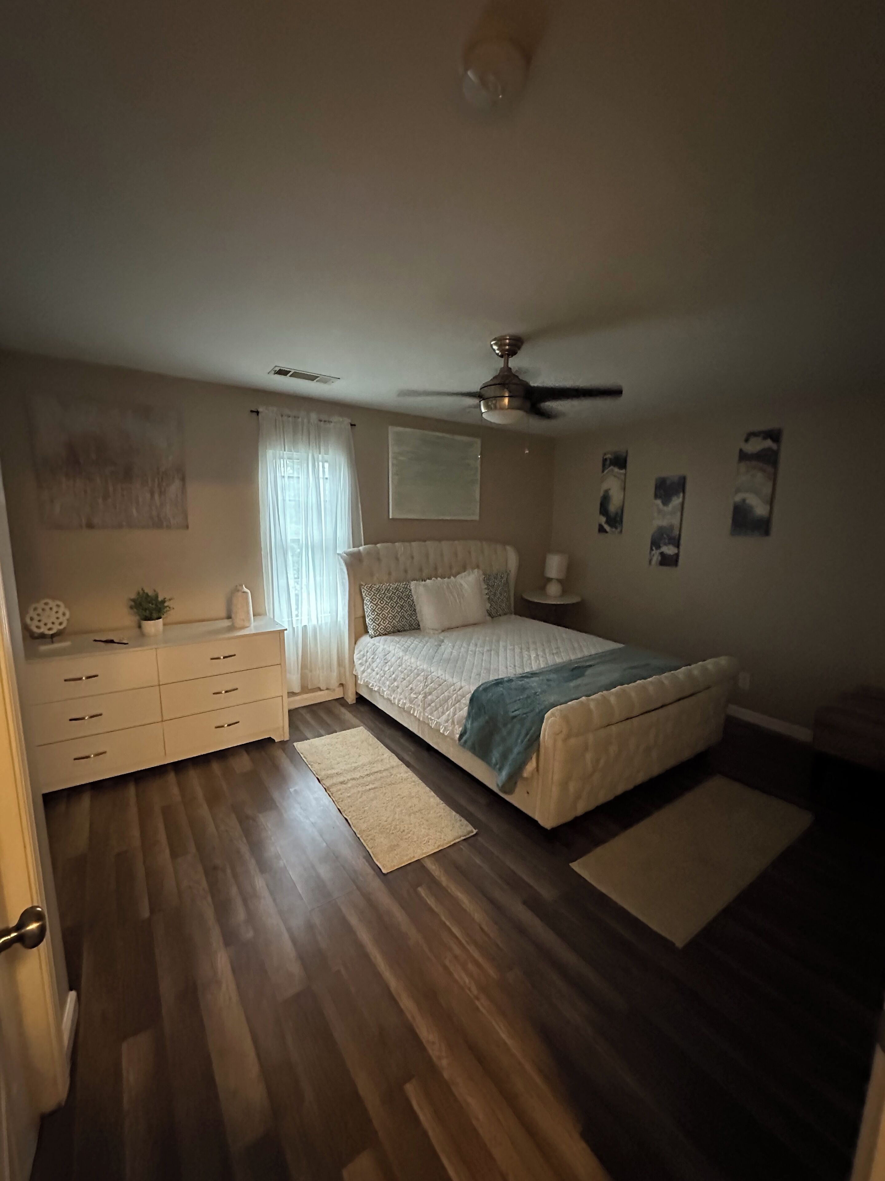 Cozy chill spot 3 bedroom house  2 full bath . In the heart of the city.  