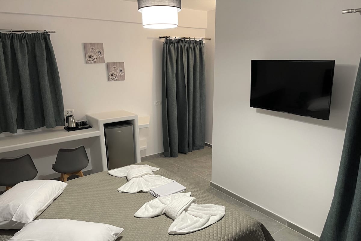 Habitació doble Deluxe | 1 dormitori, caixa forta a l'habitació i cortines opaques