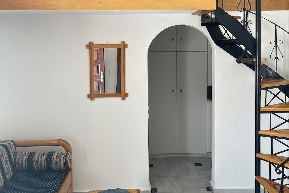 Habitació doble econòmica | 1 dormitori, caixa forta a l'habitació i cortines opaques