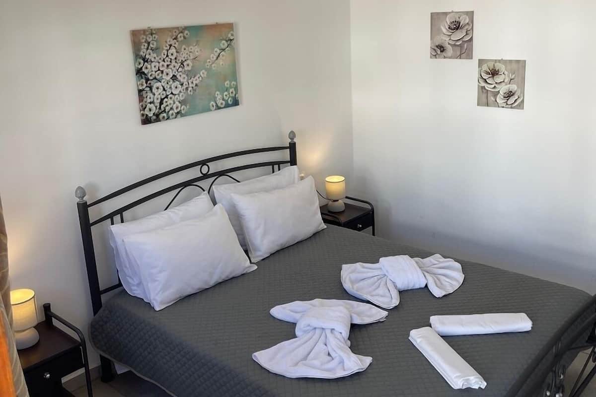 Kahden hengen comfort-huone | 1 makuuhuone, tallelokero huoneessa, pimennysverhot, äänieristys