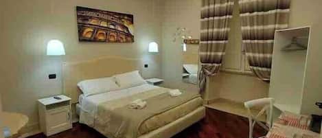 1 bedroom, desk, WiFi