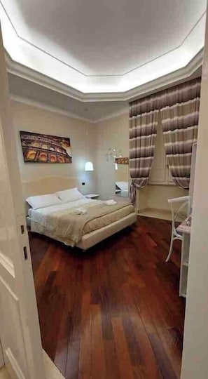 1 bedroom, desk, WiFi