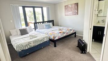 4 bedrooms, iron/ironing board, WiFi, bed sheets