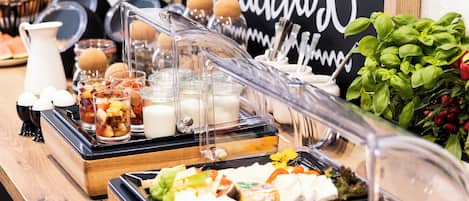 Free daily buffet breakfast