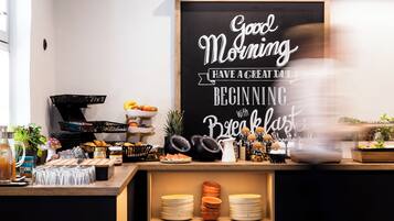 Free daily buffet breakfast