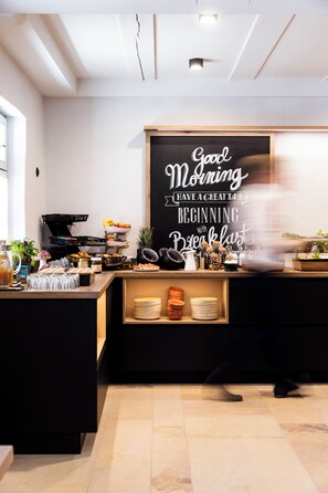 包每日自助早餐