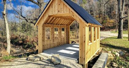 "Blue Moon, Pickleball Court, Creek, WIFI, Mountain Views, Starting at $69