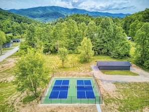 Sports court - Stary Night- Pickleball Court, Creek, WIFI, Mountain Views, Starting at $50 (Cosby)