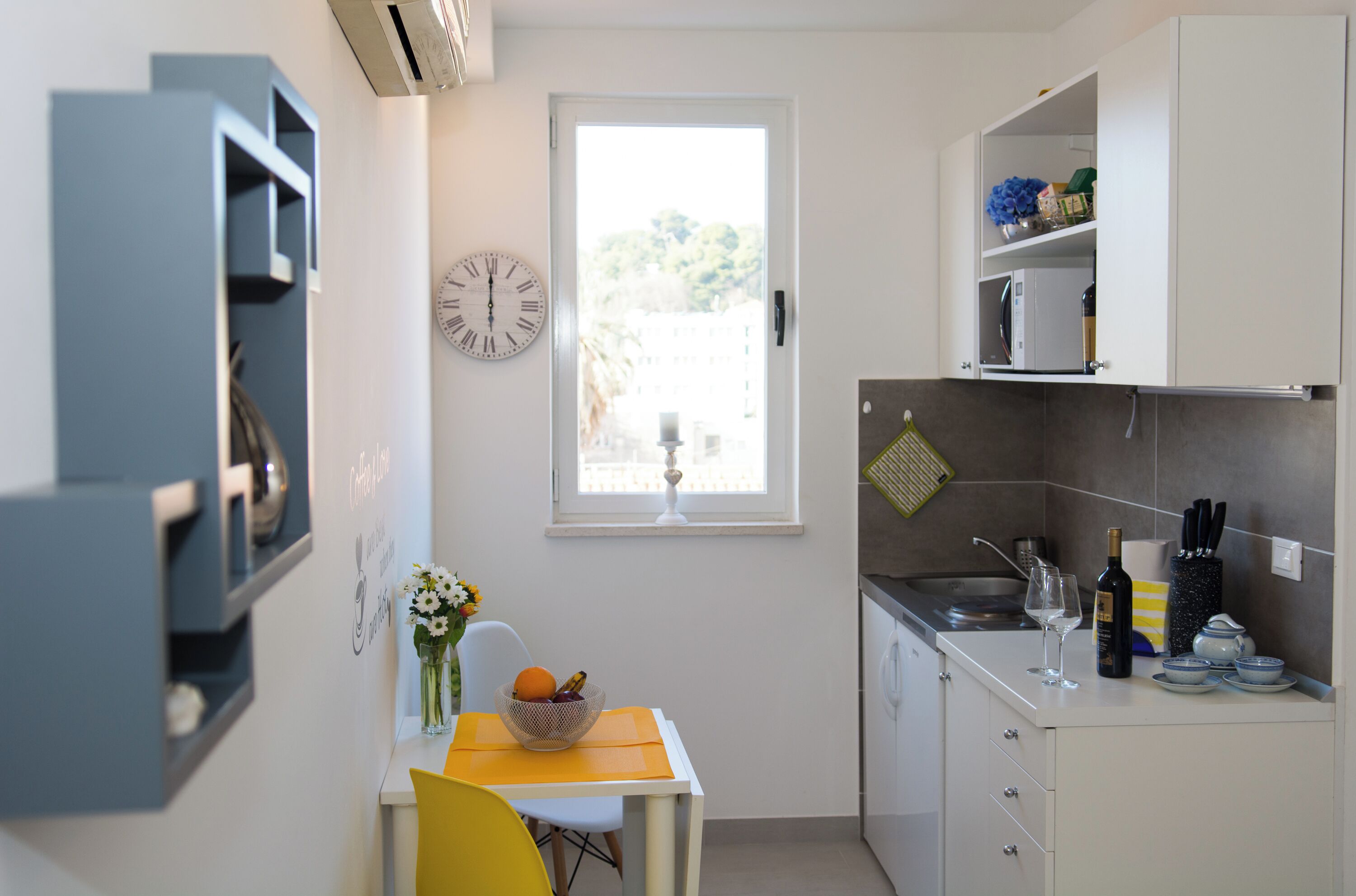 Estúdio (Apartment Simple - Studio Apartment w) | Cozinha americana privada | Geladeira