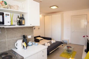 Stüdyo (Apartment Simple - Studio Apartment w) | Özel küçük mutfak | Buzdolabı 