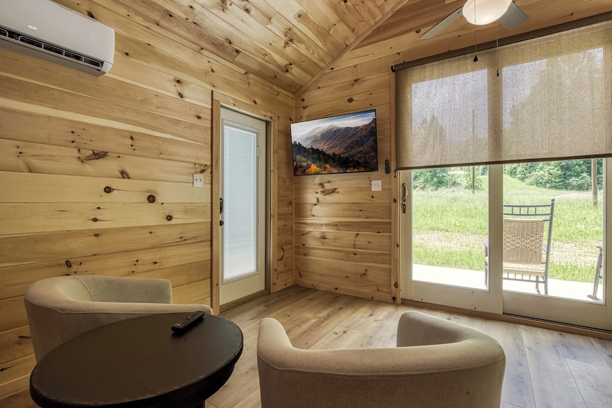 Grey Goose, Pickleball Court, Mountain Views, Starting At $69! - Tennessee