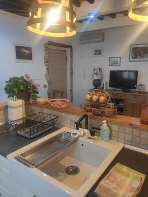 Apartment, 2 Bedrooms, Balcony, Garden View | Living room | Books - Penelope 2 Bedroom Apartment (Massa Marittima)