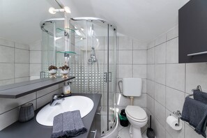 Apartment (Comfort One Bedroom Apartment with Te) | Bathroom | Shower, towels - Apartments Roda - (Supetar)