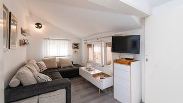 Apartment (Comfort One Bedroom Apartment with Te) | Living room