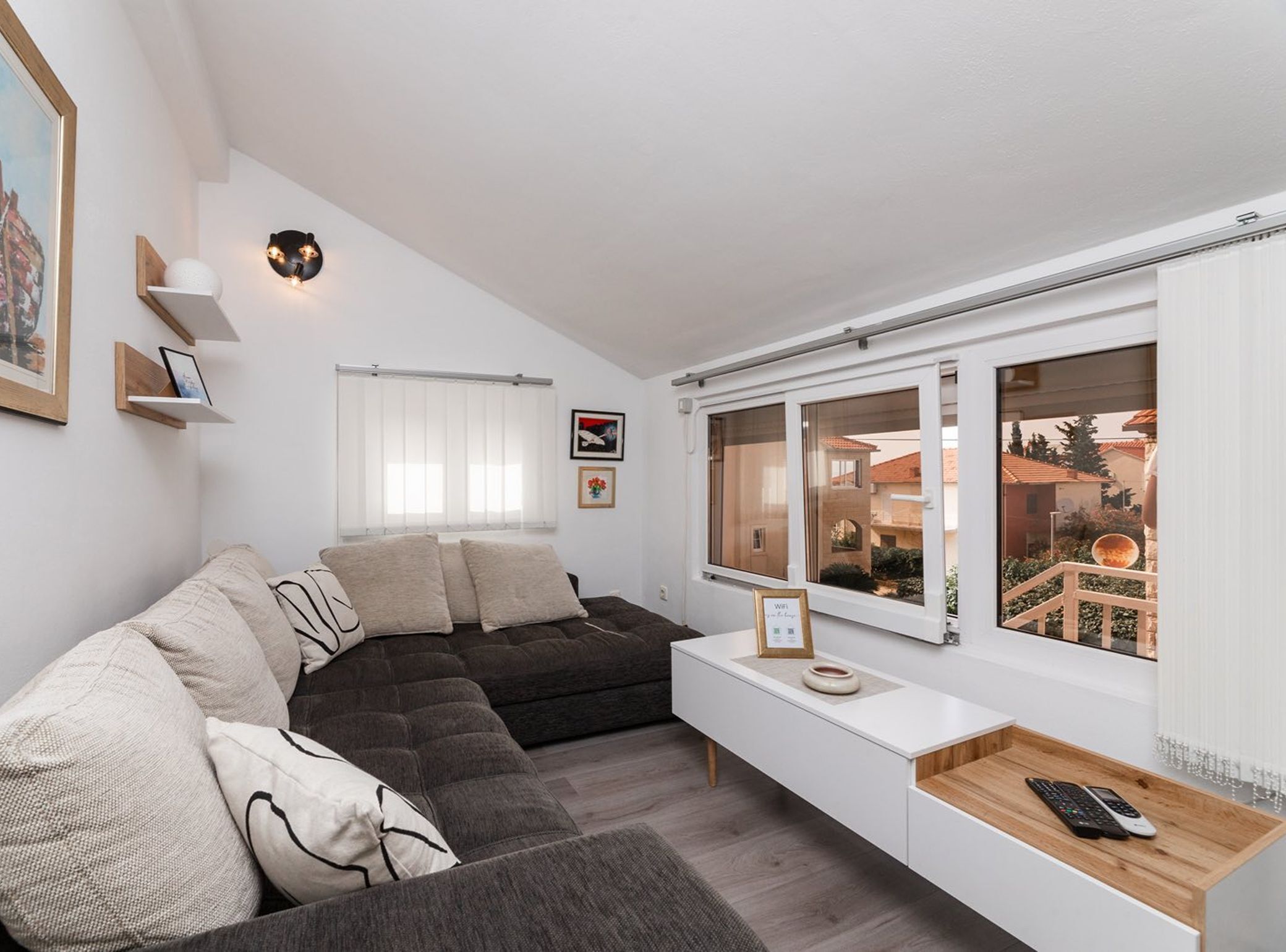 Apartment (Comfort One Bedroom Apartment with Te) | Living room