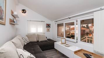 Apartment (Comfort One Bedroom Apartment with Te) | Living room