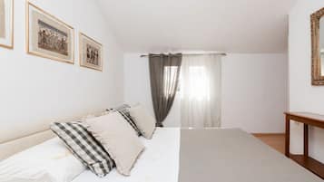 Apartment (One Bedroom Apartment with Terrace) | 3 bedrooms, free WiFi