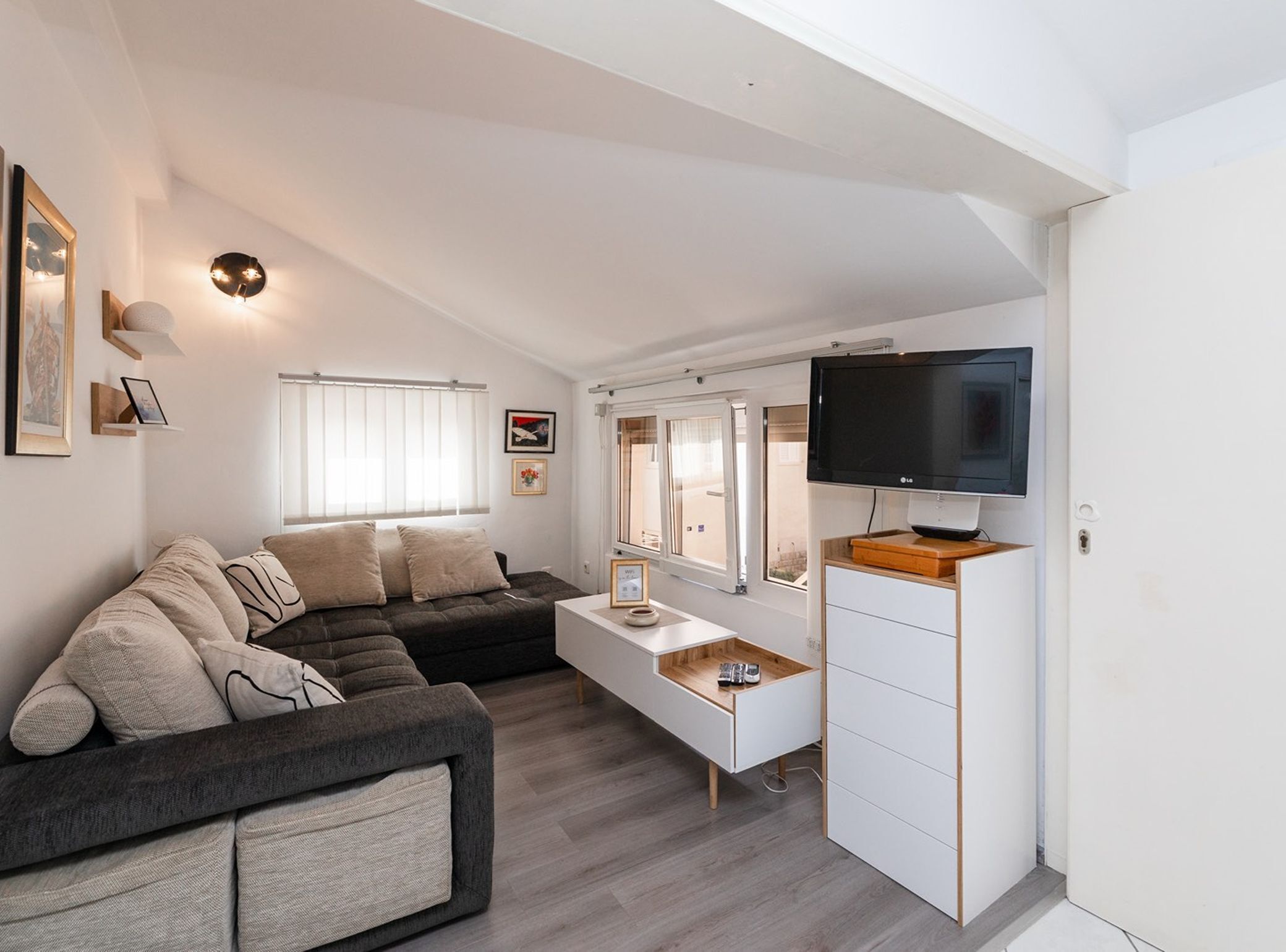Apartment (Comfort One Bedroom Apartment with Te) | Living room | 32-inch flat-screen TV with cable channels