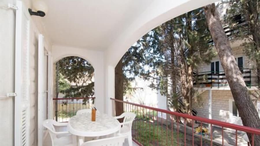 Apartments Boguvila -