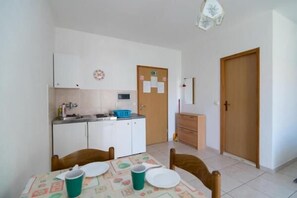 Studio (Apartments Boguvila - Studio with Ter) | Dining room - Apartments Boguvila - (Supetar)