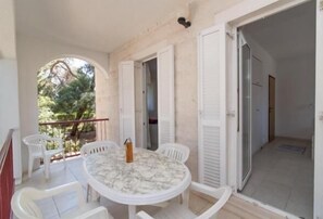 公寓 (Apartments Boguvila - Two-Bedroom Fam) | 露台/庭院
