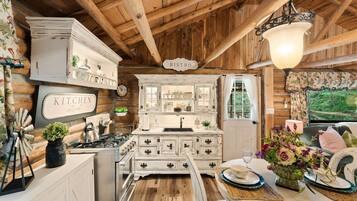 Fridge, oven, stovetop, coffee/tea maker