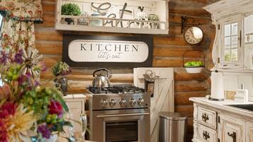 Fridge, oven, stovetop, coffee/tea maker