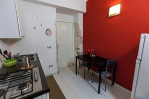 Studio Standard | Cuisine privée | Mini-réfrigérateur, cafétière à espresso, bouilloire électrique