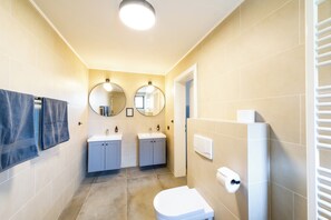 Studio Confort | Salle de bain | Douche, sèche-cheveux, serviettes fournies, savon