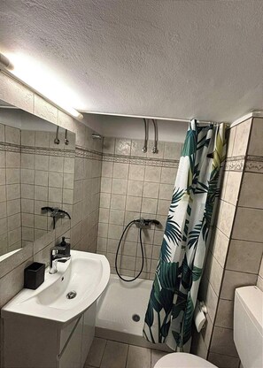 Apartment | Bathroom