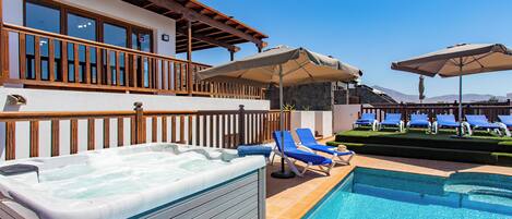 مغطس سبا خارجي