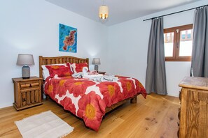 4 slaapkamers, een strijkplank/strijkijzer, wifi, beddengoed