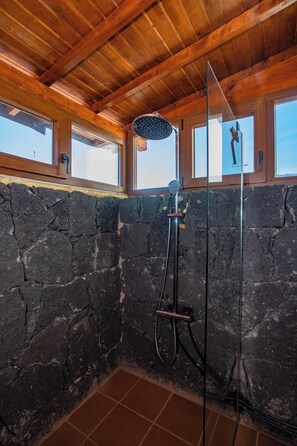Dusche, Whirlpool, Haartrockner, Bidet